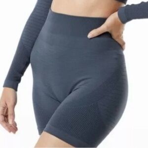 Alphalete Carbon Ozone Seamless Shorts 5”